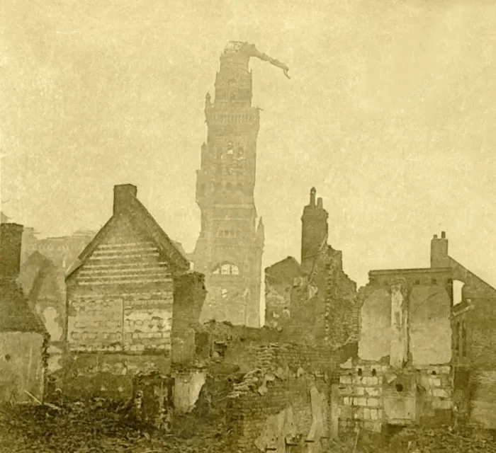 Framed Print : Damaged spire of Notre-Dame de Brebieres, Albert, northern France, c1915-c1918