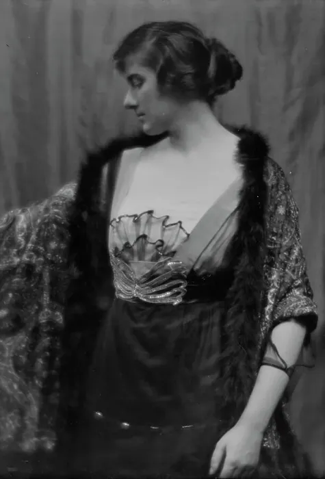 Framed Print : Damrosch, Alice, Miss, portrait photograph, 1913 Dec. 18. Creator: Arnold Genthe