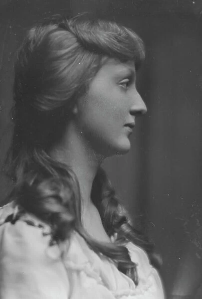Dangerfield, Miss, portrait photograph, 1916 Mar. 28. Creator: Arnold Genthe