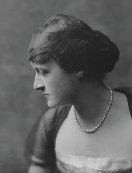 Danielson, R.E. Mrs. portrait photograph, 1916. Creator: Arnold Genthe