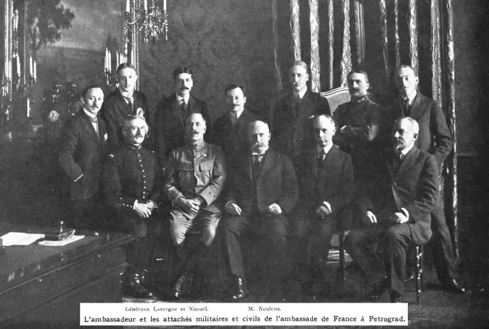 Framed Print : Dans la Russie des Bolcheviks; L'ambassadeur et les attaches militaires et civils de... 1918. Creator: Unknown Framed Print : Dans la Russie des Bolcheviks; L'ambassadeur et les attaches militaires et civils de... 1918. Creator: Unknown