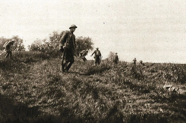 Dans le bataille; les troupes americaines entrant dans le combat, le 4 juin 1918, au Nord... 1918. Creator: Unknown