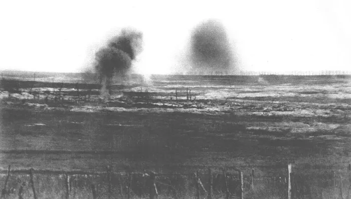 Framed Print : Dans le secteur de l'offensive Britannique, au Nord de la Somme; La preparation... 1916. Creator: Unknown Framed Print : Dans le secteur de l'offensive Britannique, au Nord de la Somme; La preparation... 1916. Creator: Unknown