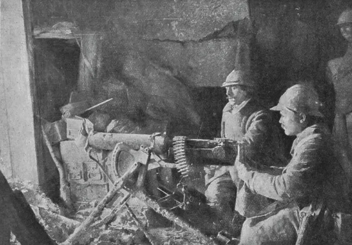 Framed Print : Dans les forts reconquis de Douaumont et de Vaux; une des mitrailleuses allemandes... 1916. Creator: Unknown Framed Print : Dans les forts reconquis de Douaumont et de Vaux; une des mitrailleuses allemandes... 1916. Creator: Unknown