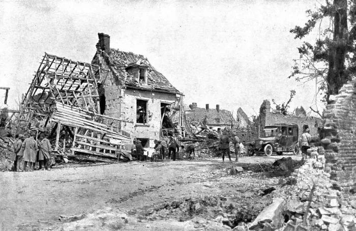 Framed Print : Dans Montdidier libere; dejeuner de campagne, a l'entre de Montdidier, de M. Clemenceau... 1918. Creator: Unknown Framed Print : Dans Montdidier libere; dejeuner de campagne, a l'entre de Montdidier, de M. Clemenceau... 1918. Creator: Unknown