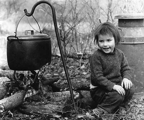 Daphne, gipsy girl, with cooking pot, Charlwood, Surrey, 1964