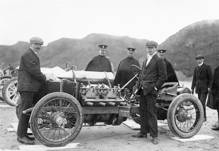 Framed Print : Darracq 200hp V8, Lee Guinness. Creator: Unknown Framed Print : Darracq 200hp V8, Lee Guinness. Creator: Unknown