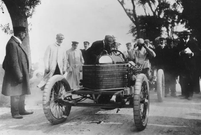 Framed Print : Darracq, Kenelm Lee Guinness at 1905 Ostend Speed trials. Creator: Unknown Framed Print : Darracq, Kenelm Lee Guinness at 1905 Ostend Speed trials. Creator: Unknown