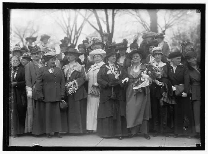 Framed Print : Daughters of 1812, between 1910 and 1917. Creator: Harris & Ewing. Daughters of 1812, between 1910 and 1917. Creator: Harris & Ewing Framed Print : Daughters of 1812, between 1910 and 1917. Creator: Harris & Ewing. Daughters of 1812, between 1910 and 1917. Creator: Harris & Ewing