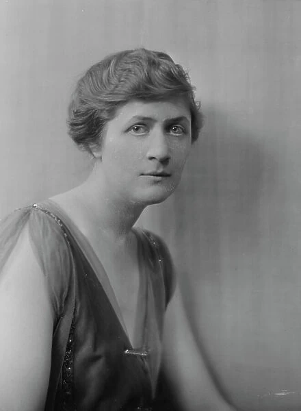 Davis, Clark, Mrs. portrait photograph, 1916. Creator: Arnold Genthe