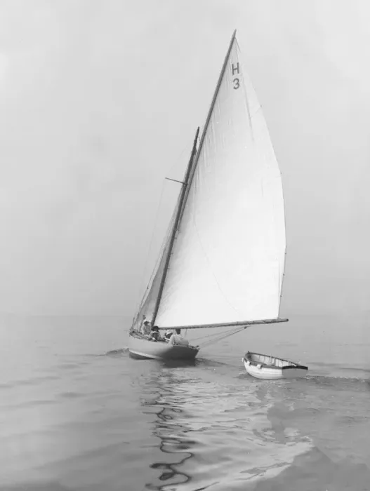 Framed Print : Day out for the 8 Metre class saing yacht Windflower (H3), 1911