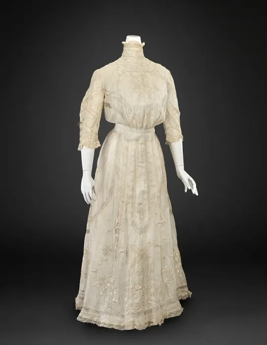 Framed Print : Day Dress, 1900-1915. Creator: Unknown Framed Print : Day Dress, 1900-1915. Creator: Unknown