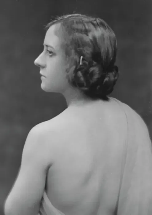 Framed Print : Dazie, Mlle. portrait photograph, 1917. Creator: Arnold Genthe Framed Print : Dazie, Mlle. portrait photograph, 1917. Creator: Arnold Genthe