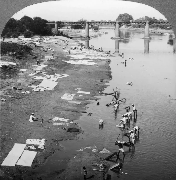 Framed Print : Dbobies washing clothes in the Goomti River, near Lucknow, India, 1900s. Artist: Underwood & Underwood Framed Print : Dbobies washing clothes in the Goomti River, near Lucknow, India, 1900s. Artist: Underwood & Underwood