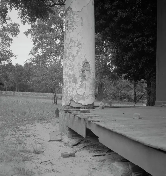 Framed Print : Decaying antebellum plantation, Greene County, Georgia, 1937. Creator: Dorothea Lange Framed Print : Decaying antebellum plantation, Greene County, Georgia, 1937. Creator: Dorothea Lange