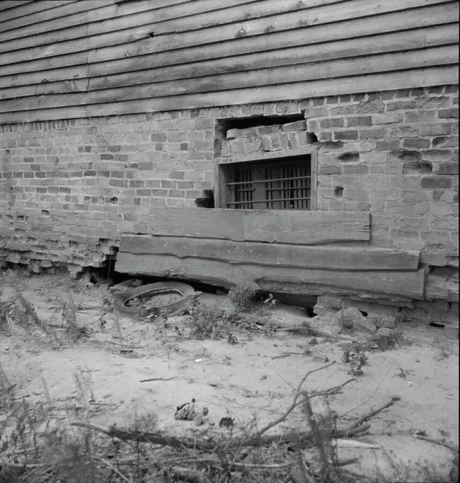 Framed Print : Decaying antebellum plantation house in Greene County, Georgia, 1937. Creator: Dorothea Lange Framed Print : Decaying antebellum plantation house in Greene County, Georgia, 1937. Creator: Dorothea Lange