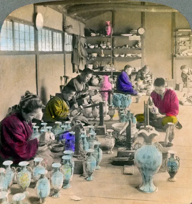 Framed Print : Decorating Awata porcelain ware in the famous Kinkosan works, Kyoto, Japan, 1904. Artist: Underwood & Underwood Framed Print : Decorating Awata porcelain ware in the famous Kinkosan works, Kyoto, Japan, 1904. Artist: Underwood & Underwood