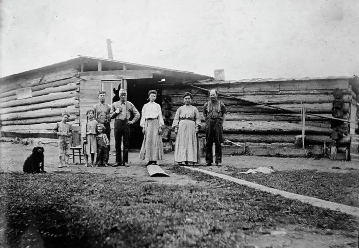 Framed Print : Deitz Family & their home, between c1910 and c1915. Creator: Bain News Service Framed Print : Deitz Family & their home, between c1910 and c1915. Creator: Bain News Service