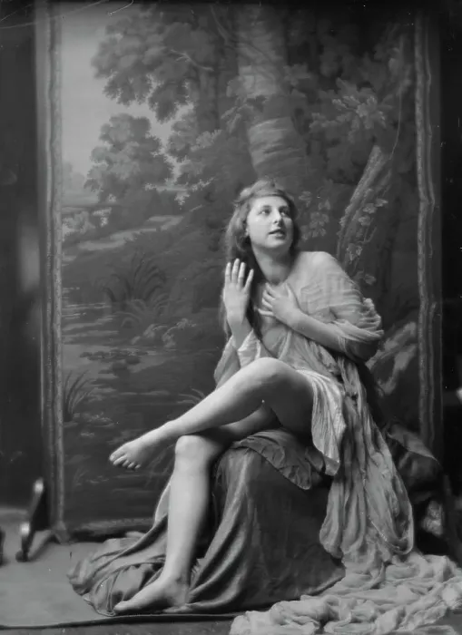 Framed Print : Delarer, Llellwyn, Miss, portrait photograph, 1917. Creator: Arnold Genthe Framed Print : Delarer, Llellwyn, Miss, portrait photograph, 1917. Creator: Arnold Genthe