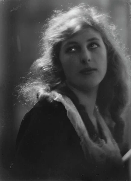Delarer, Llellwyn, Miss, portrait photograph, 1917. Creator: Arnold Genthe