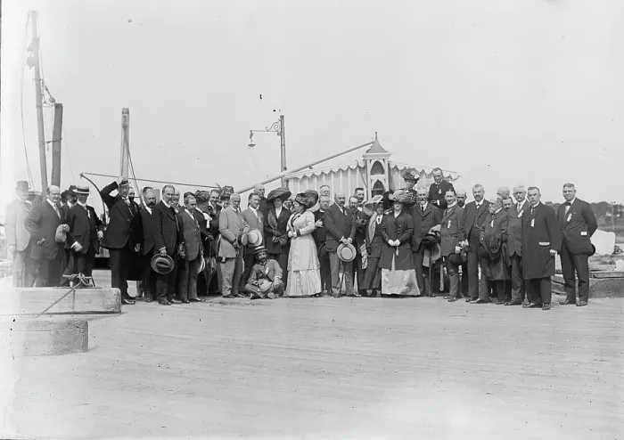 Framed Print : Delegates to the Prison Congress, 1910. Creator: Bain News Service Framed Print : Delegates to the Prison Congress, 1910. Creator: Bain News Service