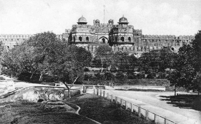 Framed Print : Delhi Gate, Fort Agra, 20th century Framed Print : Delhi Gate, Fort Agra, 20th century