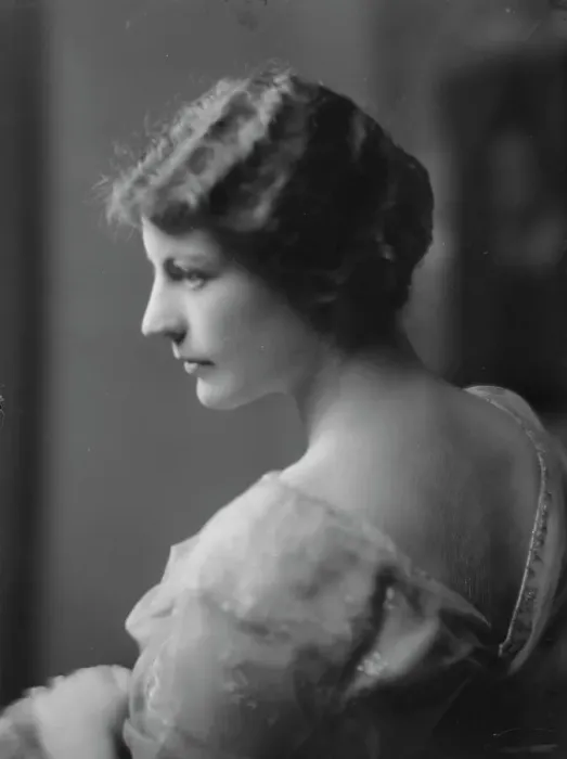 Framed Print : DeMesa, Mrs. portrait photograph, 1915. Creator: Arnold Genthe Framed Print : DeMesa, Mrs. portrait photograph, 1915. Creator: Arnold Genthe