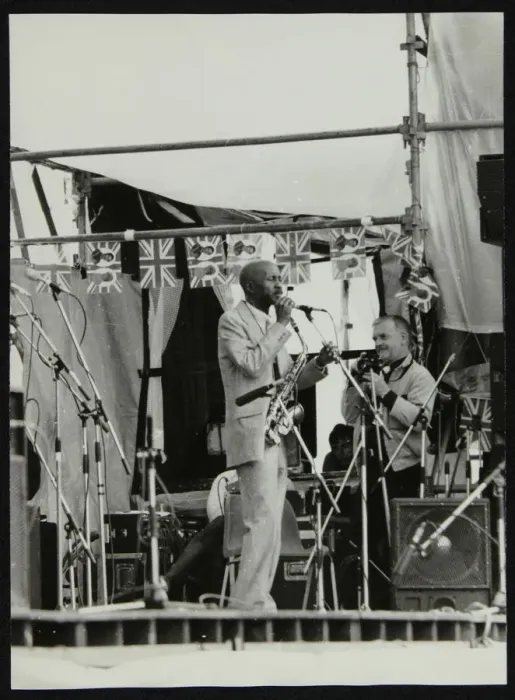 Framed Print : Denis Williams photographing Eddie Cleanhead Vinson at Knebworth, Hertfordshire, 1981 Framed Print : Denis Williams photographing Eddie Cleanhead Vinson at Knebworth, Hertfordshire, 1981