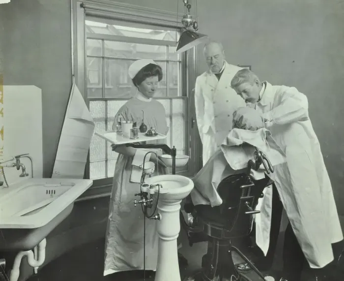 Framed Print : Dental Room, Woolwich School treatment centre, London, 1914 Framed Print : Dental Room, Woolwich School treatment centre, London, 1914