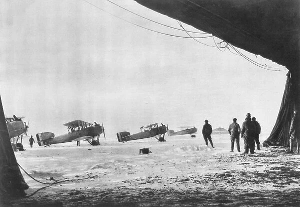 Departure of French Breguet planes for a reconnaissance mission during winter, 1914-1918