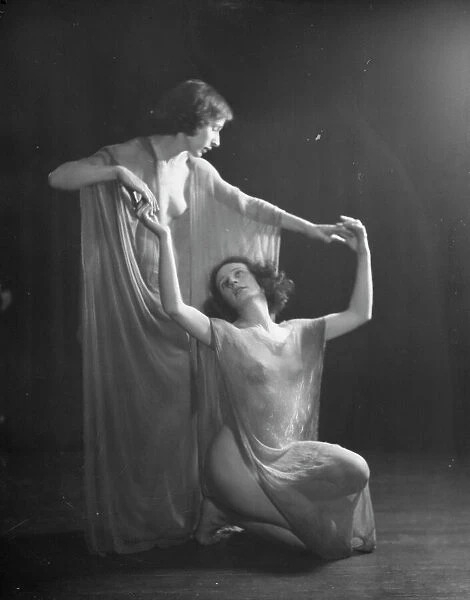 Desha and Leah, 1921 Aug. 19. Creator: Arnold Genthe