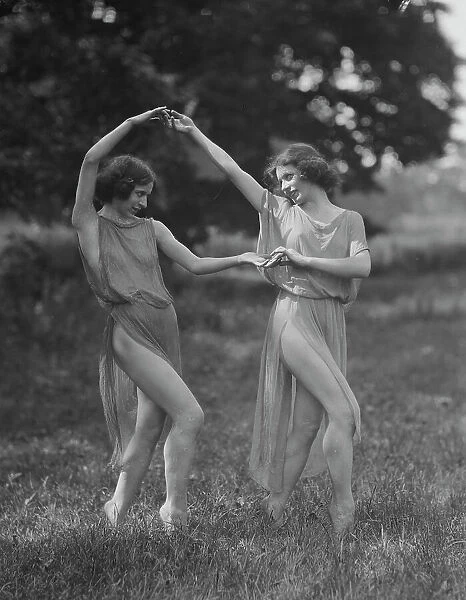 Desha and Leah, 1921 July 30. Creator: Arnold Genthe