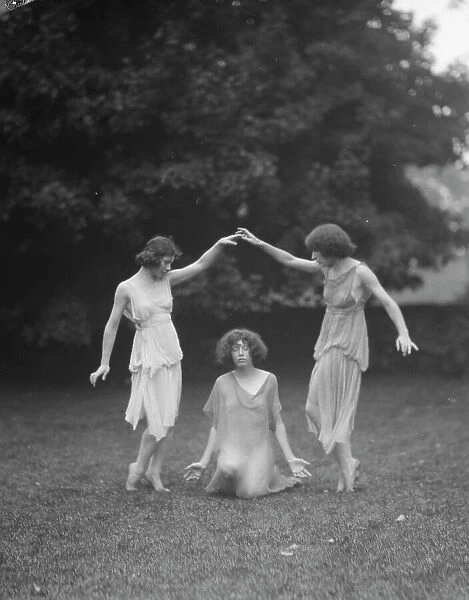Desha, Leah, and Grace, 1921 Aug. 19. Creator: Arnold Genthe