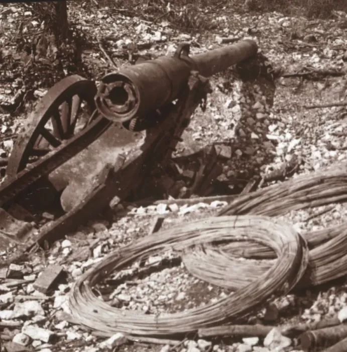 Framed Print : Destroyed 155 gun, c1917-c1918 Framed Print : Destroyed 155 gun, c1917-c1918