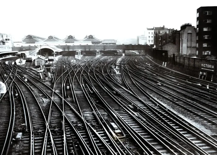 Framed Print : Detour and railway junction in Londons Victoria Station, 1962 Framed Print : Detour and railway junction in Londons Victoria Station, 1962