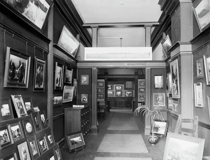 Framed Print : Detroit Photographic Co. 218 Fifth Avenue, New York, between 1900 and 1910. Creator: Unknown Framed Print : Detroit Photographic Co. 218 Fifth Avenue, New York, between 1900 and 1910. Creator: Unknown