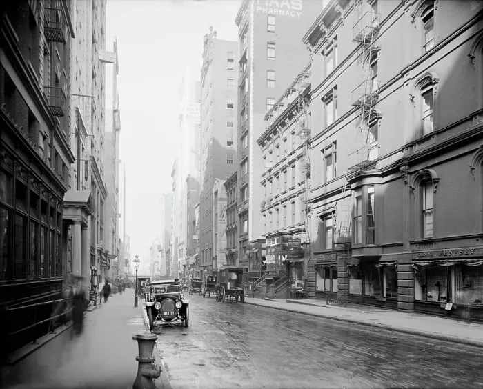 Framed Print : Detroit Publishing Company, Thirty-eighth Street West from Fifth Avenue, N.Y. between 1900 and 1910 Creator: Unknown Framed Print : Detroit Publishing Company, Thirty-eighth Street West from Fifth Avenue, N.Y. between 1900 and 1910 Creator: Unknown