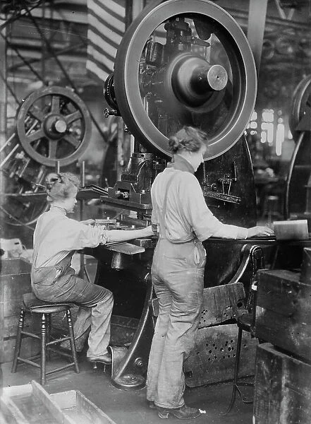 In a Detroit shop, 26 Dec 1917. Creator: Bain News Service