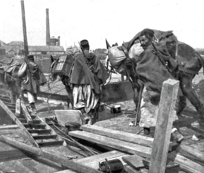 Framed Print : Devant les Falaises de L'Aisne; Un pont sur l'Oise improvise par le genie, 1914. Creator: Unknown Framed Print : Devant les Falaises de L'Aisne; Un pont sur l'Oise improvise par le genie, 1914. Creator: Unknown