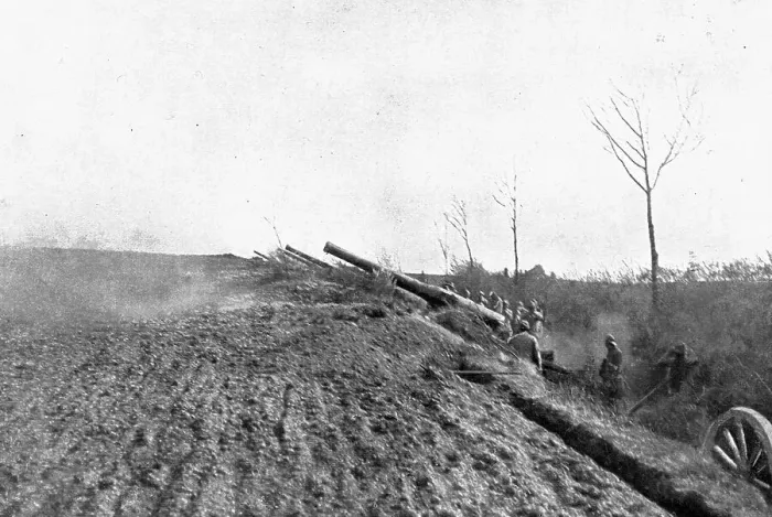 Framed Print : Devant Montdidier; Batteries de 155 en action, 1918. Creator: Unknown Framed Print : Devant Montdidier; Batteries de 155 en action, 1918. Creator: Unknown