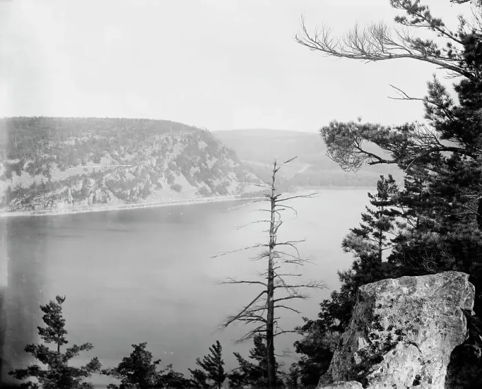Framed Print : Devil's Lake, Wisconsin, between 1880 and 1899. Creator: Unknown Framed Print : Devil's Lake, Wisconsin, between 1880 and 1899. Creator: Unknown