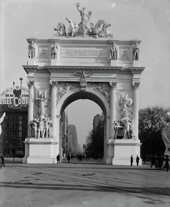 Framed Print : Dewey Arch, New York, c1900. Creator: Unknown Framed Print : Dewey Arch, New York, c1900. Creator: Unknown