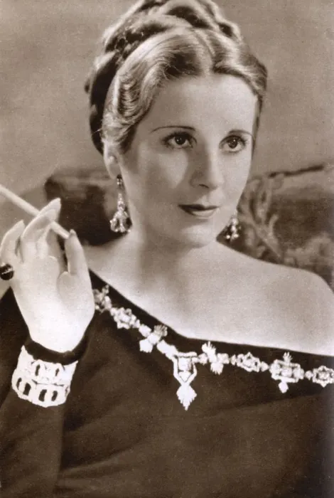 Framed Print : Diana Wynyard, British actress, 1933 Framed Print : Diana Wynyard, British actress, 1933