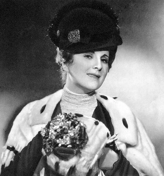 Diana Wynyard, British stage and film actress, 1934-1935