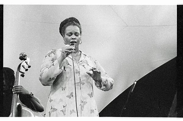 Dianne Reeves, Brecon, 2001. Artist: Brian O Connor