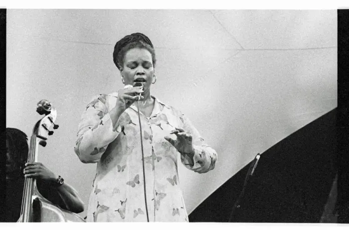 Framed Print : Dianne Reeves, Brecon, 2001. Artist: Brian O Connor Framed Print : Dianne Reeves, Brecon, 2001. Artist: Brian O Connor