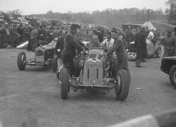 Dick Seamans ERA, Dick Shuttleworths Alfa Romeo and a MG Magnette at Donington Park, 1935