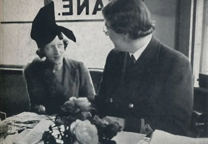 Framed Print : A different hat soon, 1941. Artist: Cecil Beaton Framed Print : A different hat soon, 1941. Artist: Cecil Beaton