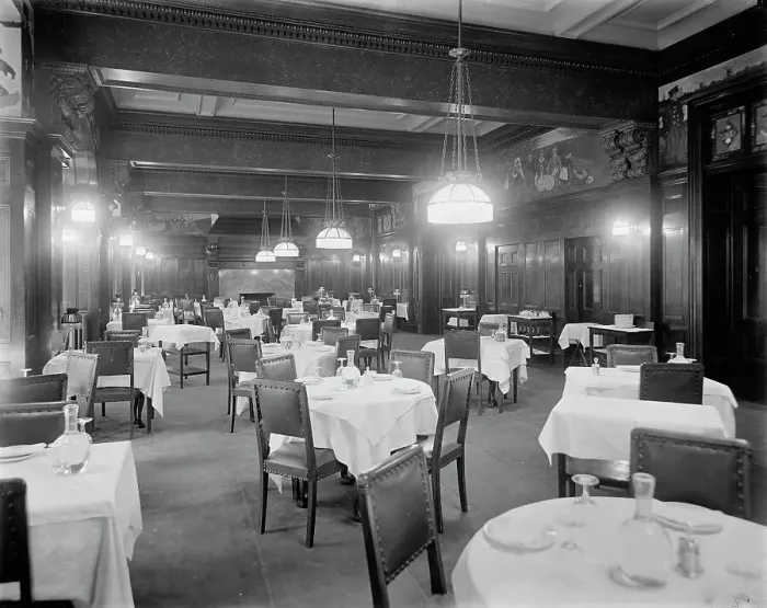 Framed Print : Dining room, Hotel Latham, New York, N.Y. between 1905 and 1915. Creator: Unknown Framed Print : Dining room, Hotel Latham, New York, N.Y. between 1905 and 1915. Creator: Unknown