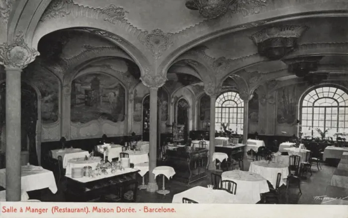 Framed Print : Dining room of the Restaurant Maison Doree in Barcelona, ??1915 photograph, postcard Framed Print : Dining room of the Restaurant Maison Doree in Barcelona, ??1915 photograph, postcard